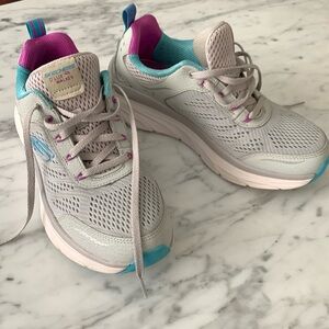 Deluxe walker. Great condition. Memory foam.